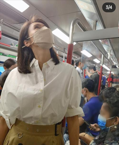 49图库下载-49图库港澳正版下载和带不同小孩地铁乞讨与地铁带两个小孩