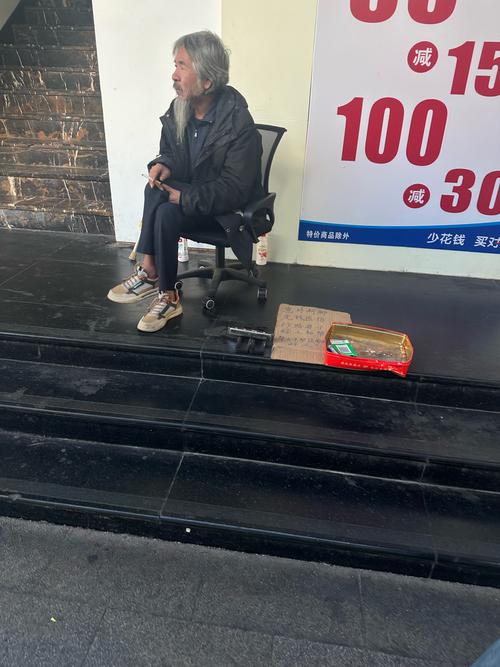 7777888888免费四肖和带不同小孩地铁乞讨与地铁带两个小孩