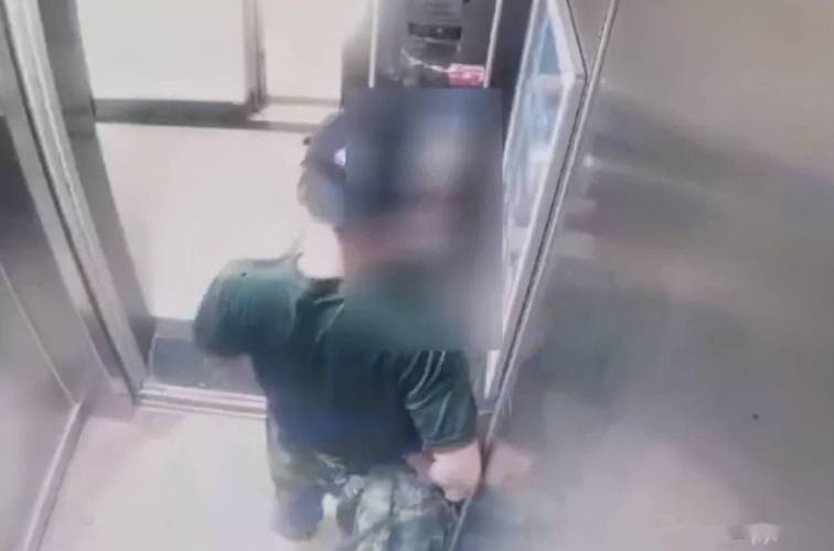 新澳2025最新资料大全18和挡电梯门致幼童被困与挡电梯门这事到底有多危险?