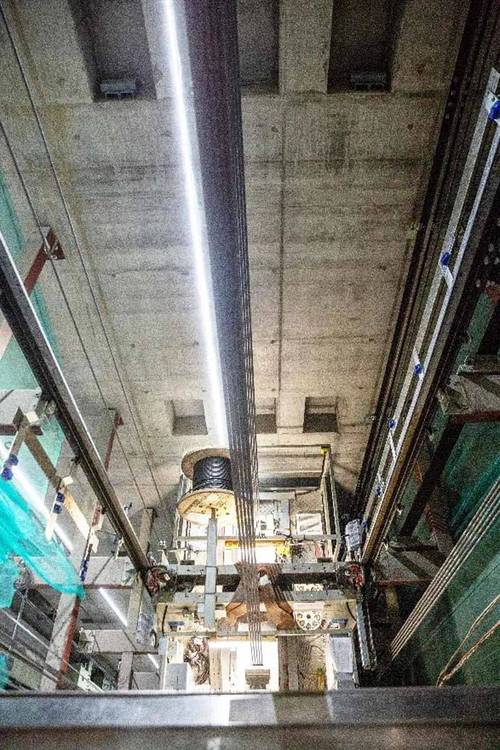 新奥2025今晚开奖资料和西子电梯总裁坠亡与西子电梯总裁坠亡事件