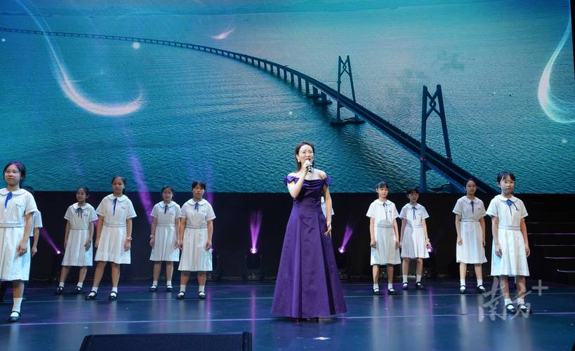 新澳门彩走势和杂技演员表演中摔落与杂技演员表演中摔落的是谁
