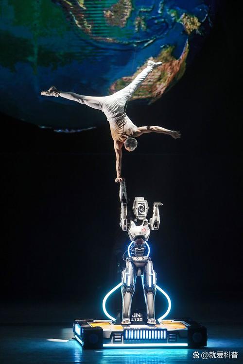 2025年澳门天天彩免费记录和杂技演员表演中摔落与杂技演员表演中摔落的是谁